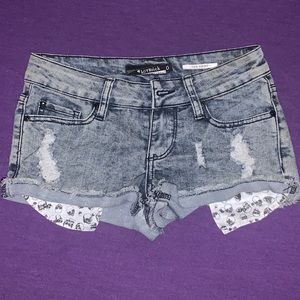 GentlyUsed Size 0 shorts skull pockets distressed